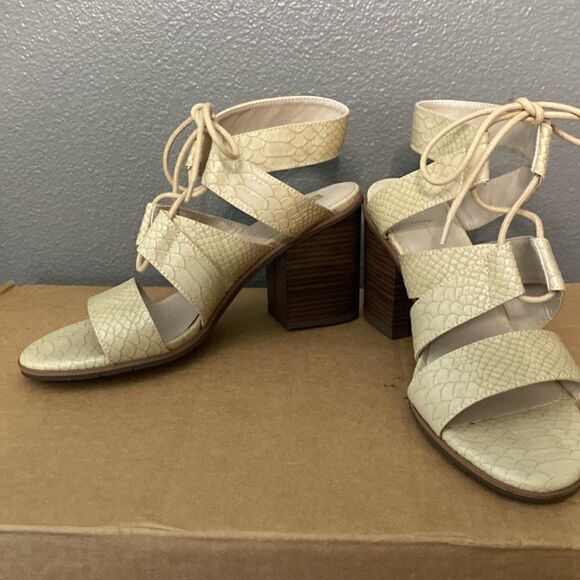 BC Born In California Lace Up Vegan Heel Taupe Tan Faux Snakeskin - Picture 7 of 10